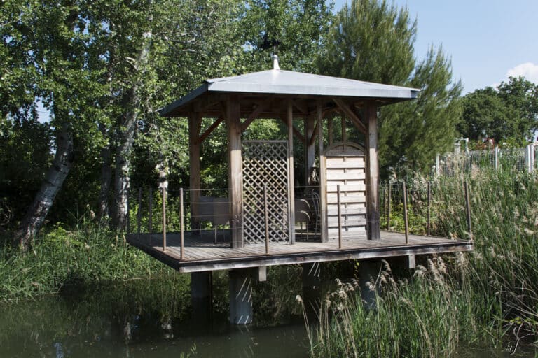 Kiosque sur l'eau