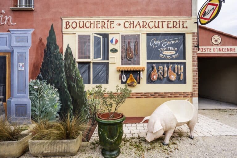 Trompe l'oeil et le garage du gîte rouge
